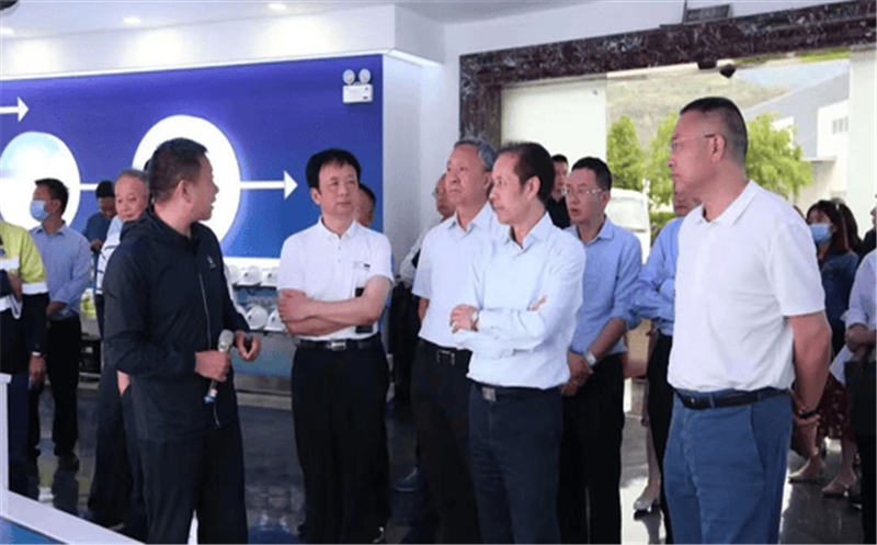 省自然资源投资集团党委书记、董事长陈贵林陪同省委省政府决策咨询委员会主任陈光志赴雅安调研