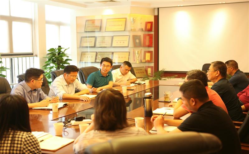 省自然资源投资集团党委委员、副总经理徐锡惠一行到中成集团调研指导工作