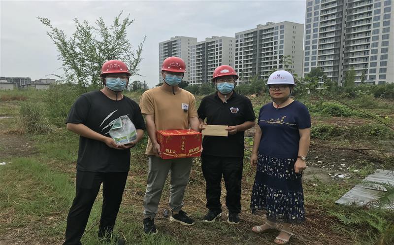 酷暑慰问到一线，清凉关怀入人心