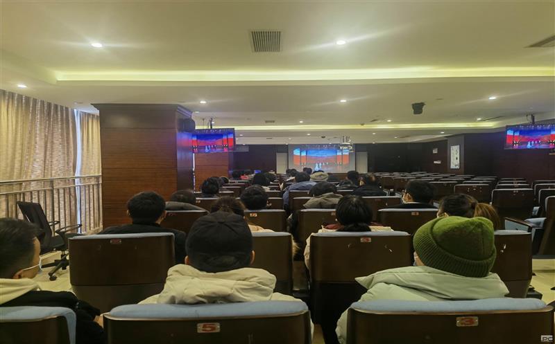 金海矿产组织广大干部职工收看集团成立一周年纪念大会
