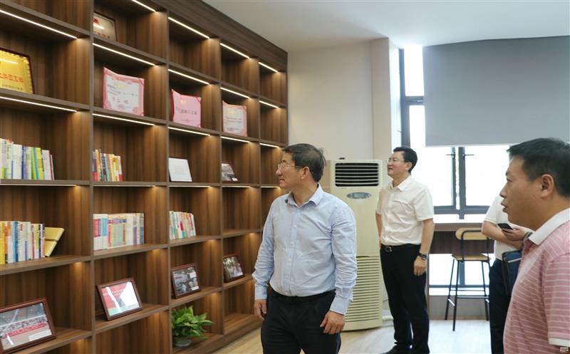省自然资源投资集团党委委员、职工董事、工会主席杜春茂一行调研蜀通建设集团