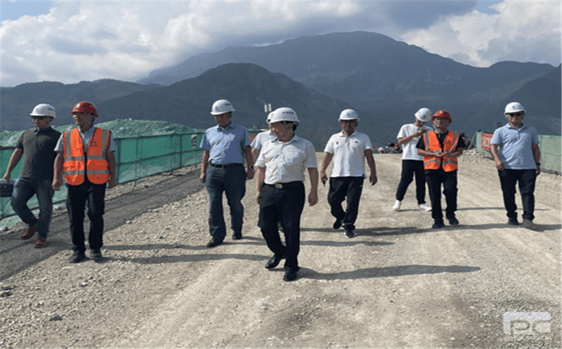 省自然资源投资集团党委委员、副总经理杨金川到核西南建设集团雷波三峡中学建设项目开展防灾减灾安全检查